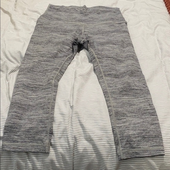 lululemon athletica Pants - Cropped Lululemon Wunder Under leggings